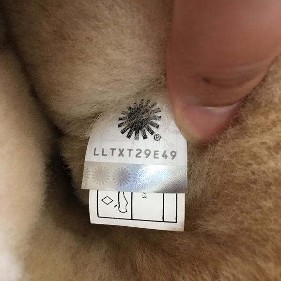 *PRICE FIRM* Ugg Pala Boots, Chestnut - Picture 5 of 7